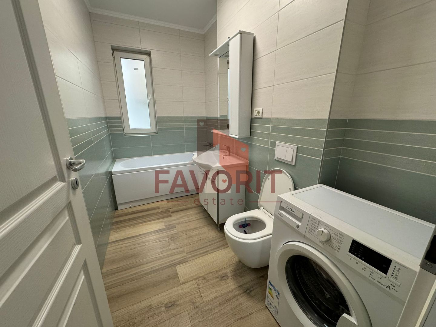 Curte proprie. Loc de parcare. Strada asfaltata - Poză 6