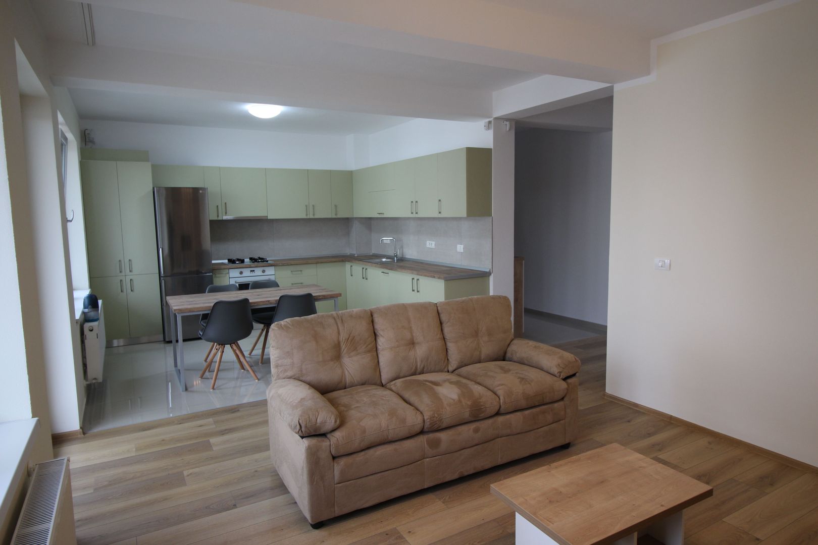 APARTAMENT DEOSEBIT - Poză 1