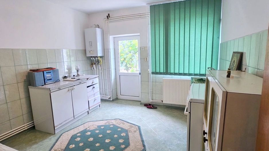 Casa la sol cu teren 1055 mp si livada - Vanatori, Galati - Poză 8