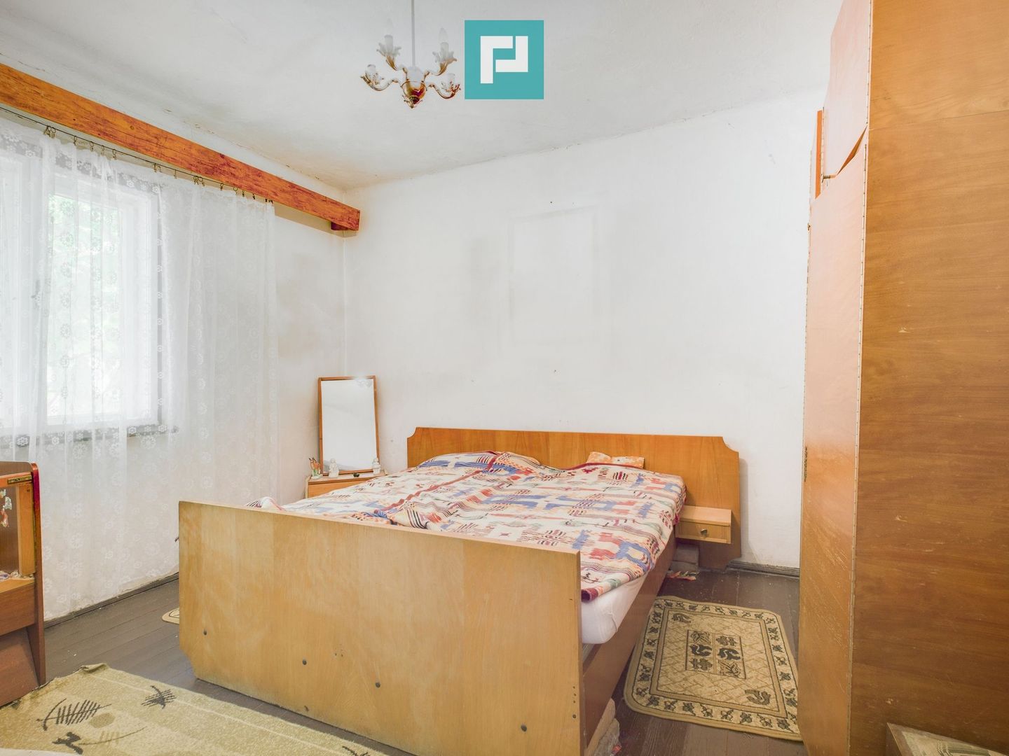 Apartament la casă cu 4 camere în Pârneava - Poză 8