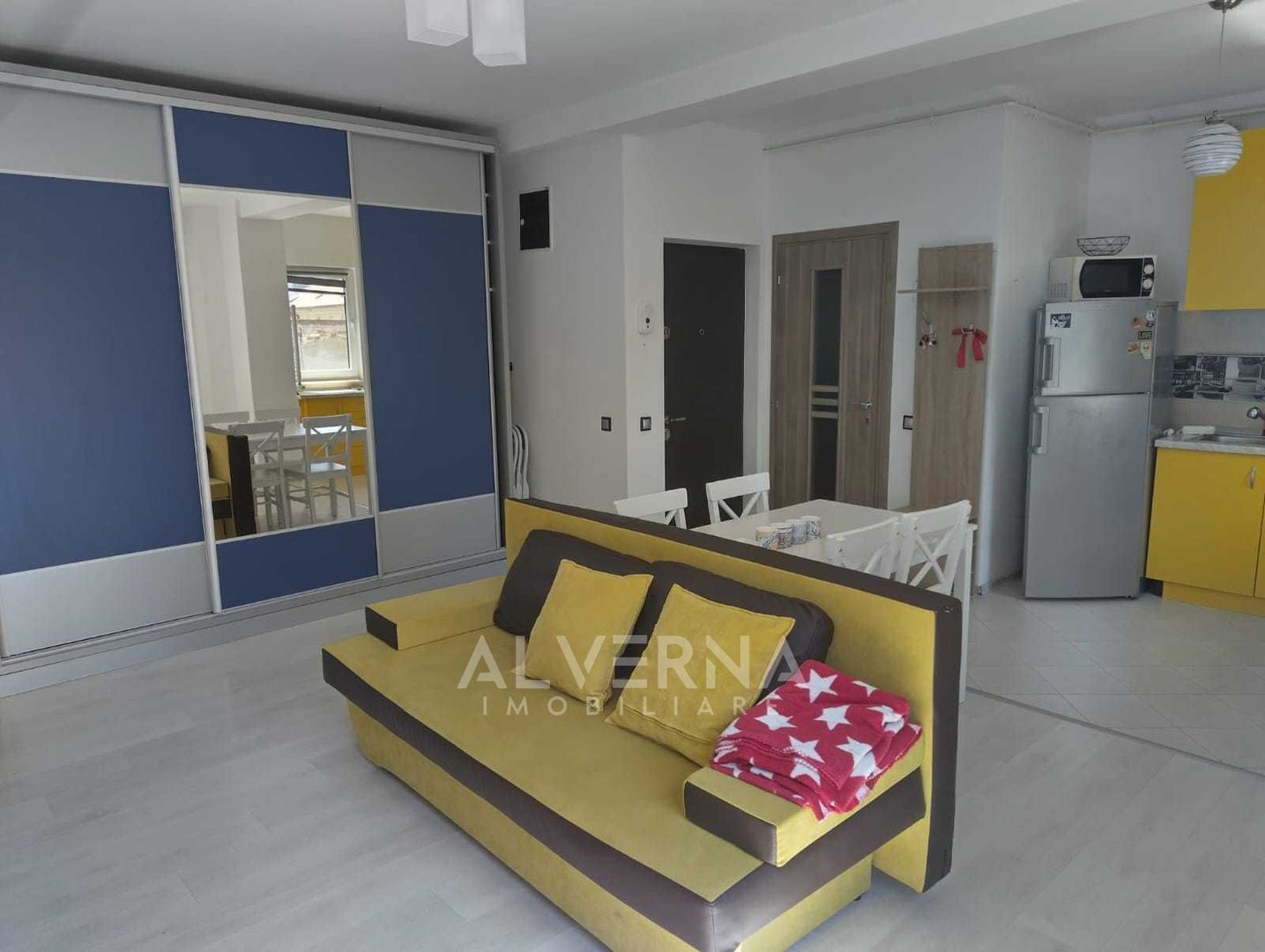 Apartament 3 camere | 75 mp + balcon | zona centrala| P. Mihai Viteazu - Poză 1