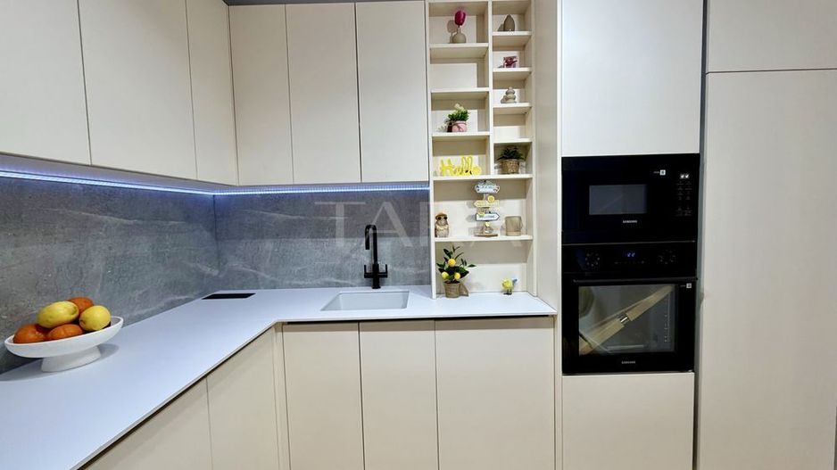 Apartament modern, finisat premium, balcon mare, mobilat complet. - Poză 3