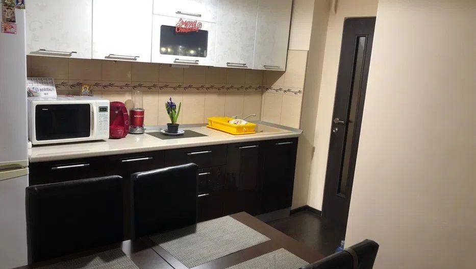 De inchiriat apartament  3 cam,Micro 38,et 1,mobilat si utilat complet - Poză 2