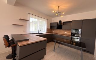 Locuinta cu PRIVELISTE si INTIMITATE! - Poză 1