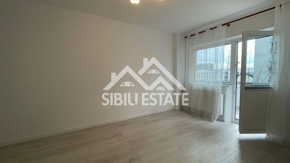 Apartament decomandat cu 2 camere, balcon, etaj 3, recent renovat, -Sibiu - Poză 1
