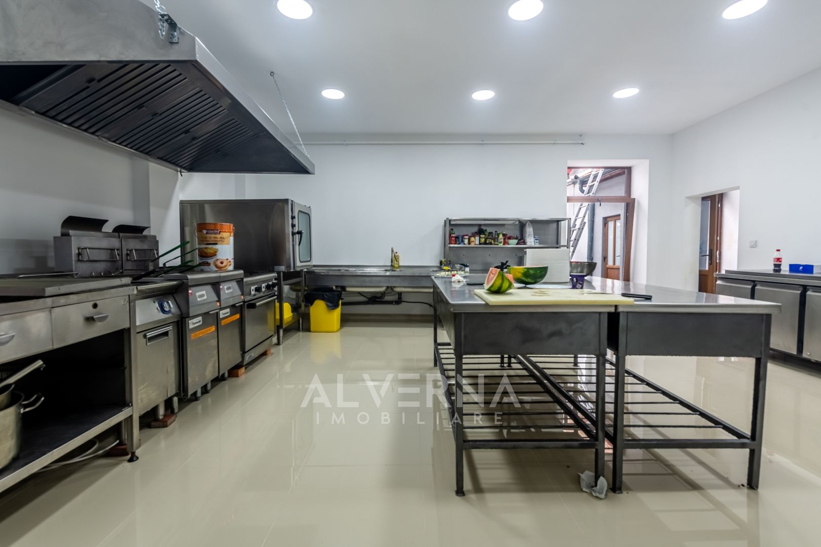 Spatiu recent renovat | 87mp | curent trifazic | zona ultra centrala - Poză 3