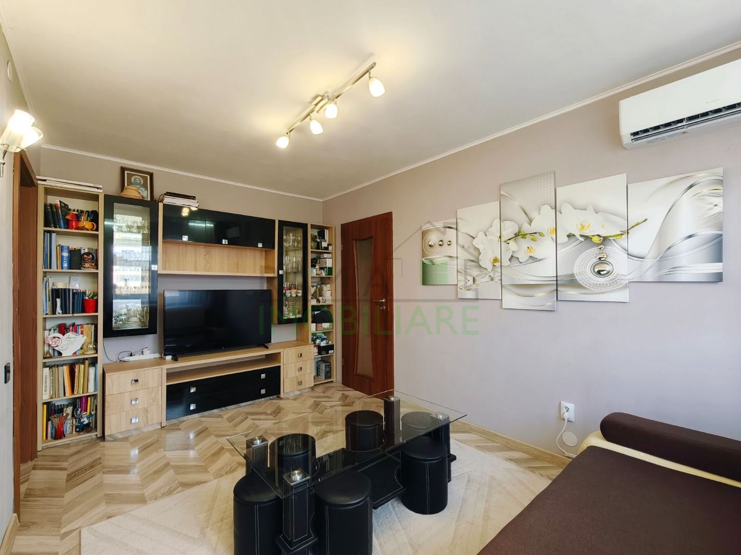Apartament 3 camere, Cartierul Florilor, Boxă și parcare - Poză 3