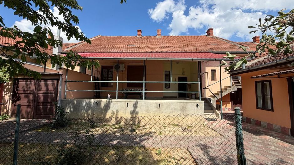 Casă de vânzare în Lugoj – Strada COMUNA DIN PARIS - Poză 1