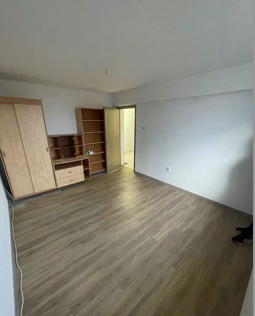 Decomandat si spatios - Poză 6