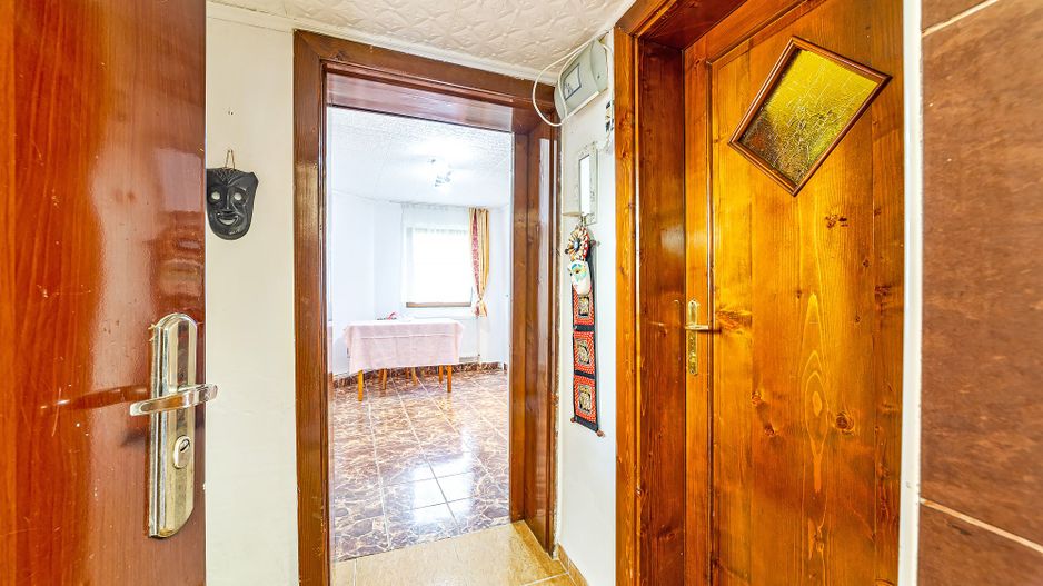 Vandut Apartament cu doua camere, central, la parter. - Poză 7