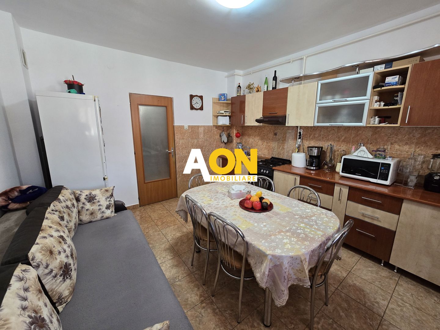 Apartament 2 camere decomandat,Cetate,zona Bd Transilvaniei - Poză 2