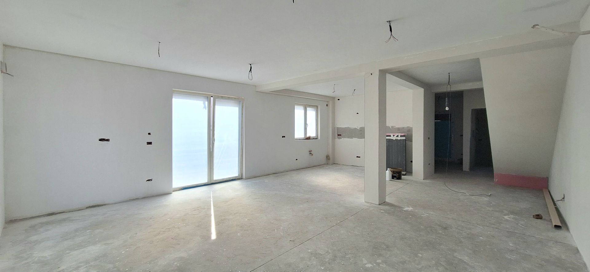 Casa cu garaj- contructie tip duplex - Poză 3