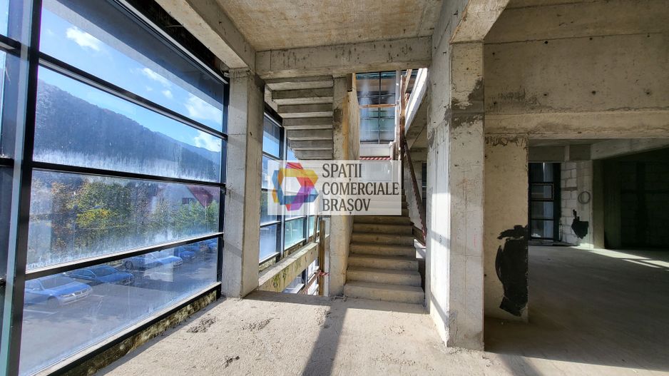 Clădire mixta -3600 mp - Poză 20