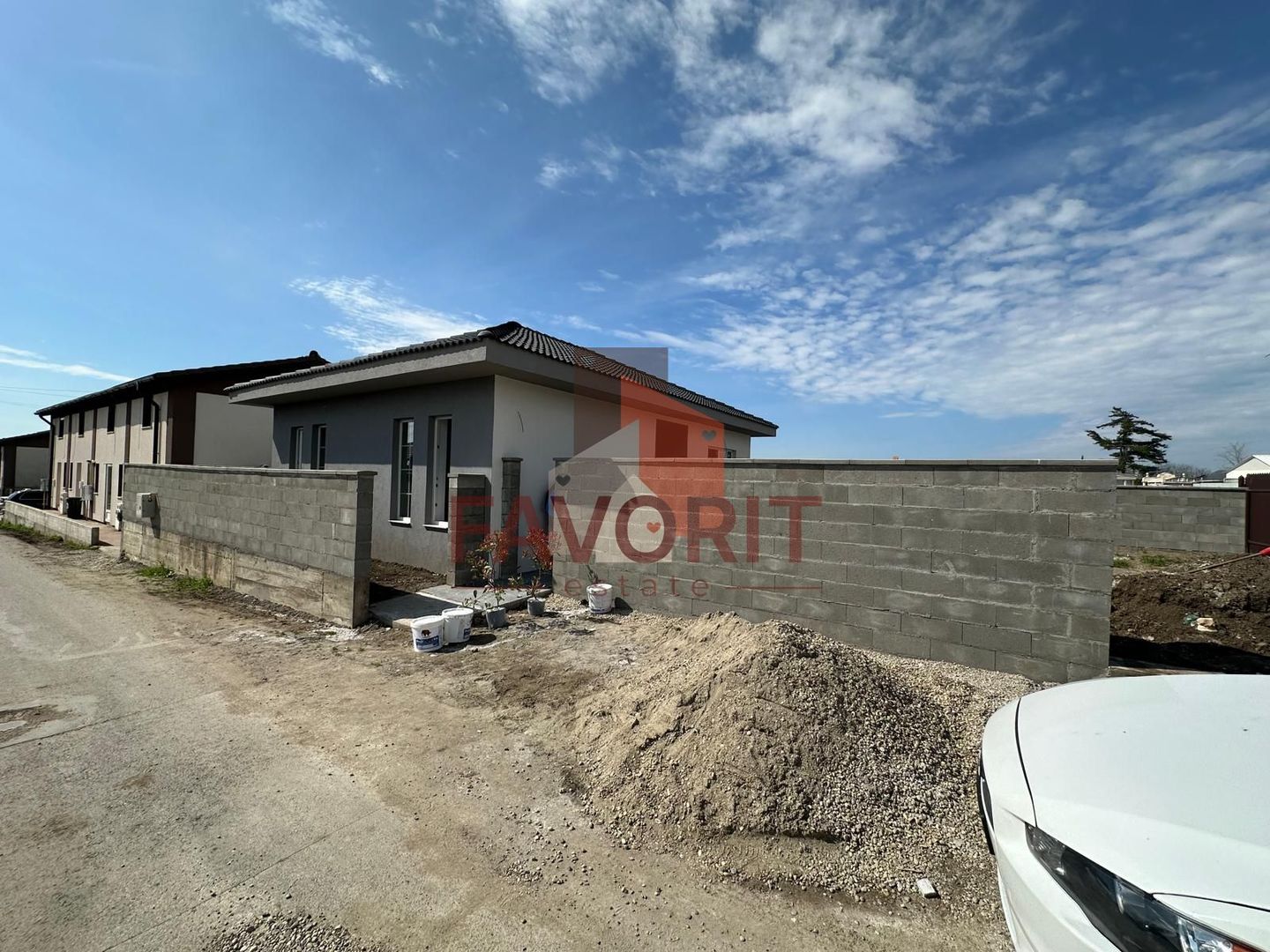 Casă individuală | Parter | Toate utilitatile | Finisaje premium | Curte | Pod - Poză 1