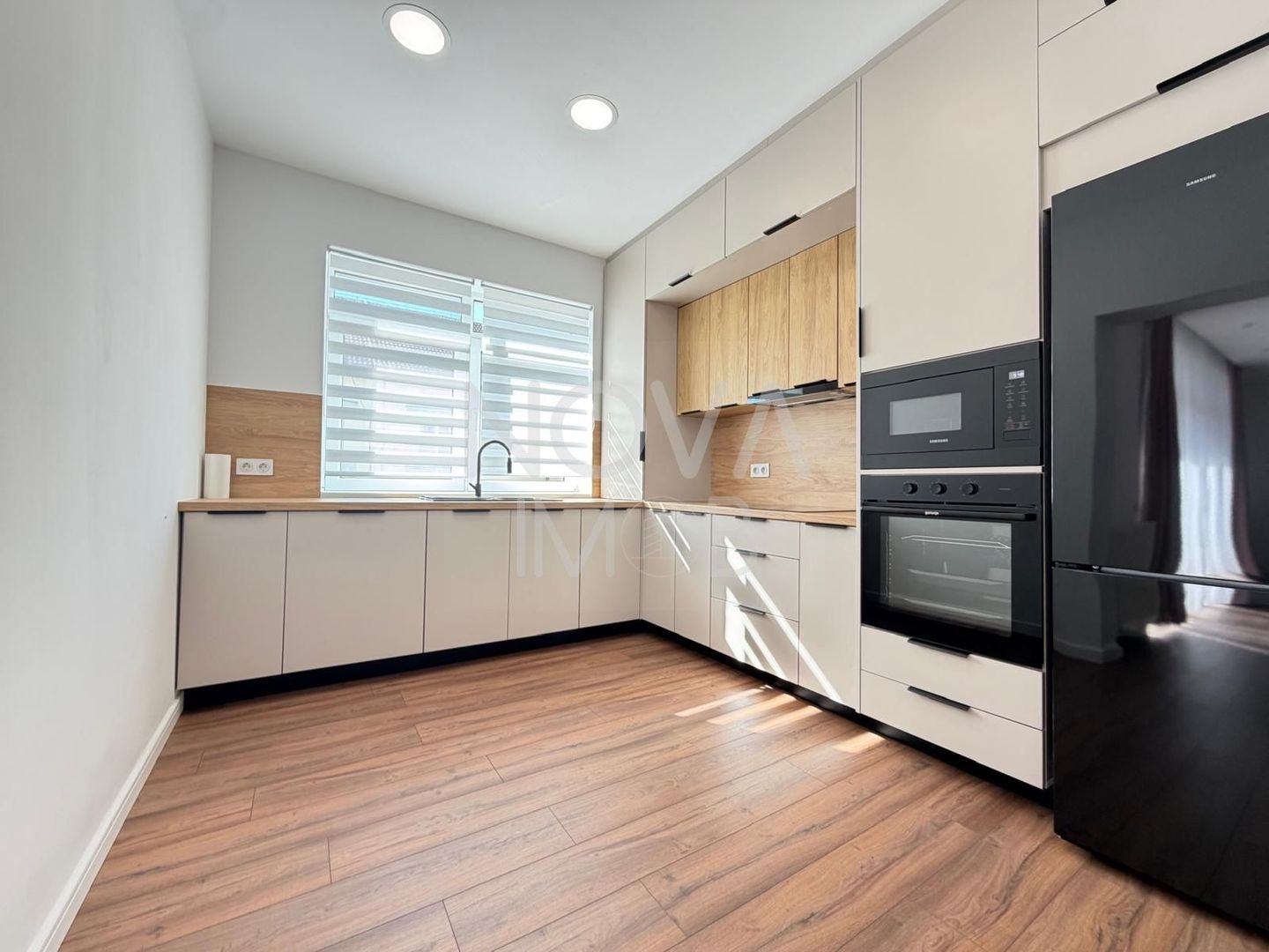 Apartament modern - 3 camere, prima inchiriere - Strand - Poză 3
