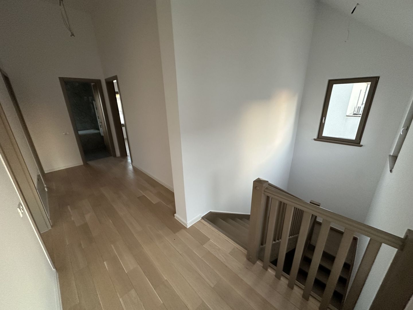 Casa cu 4 camere - Dumbravita - Poză 14