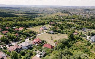 Proprietate generoasă în Bucium, Iași – casă de 300 mp cu teren și construcții secundare - Poză 2