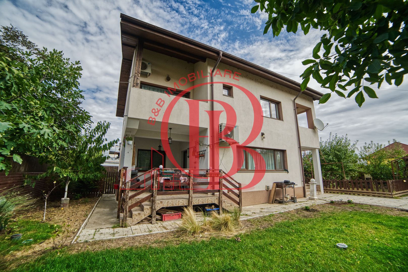 Casa complet mobilata 5 camere 3 bai curte generoasa - Poză 3