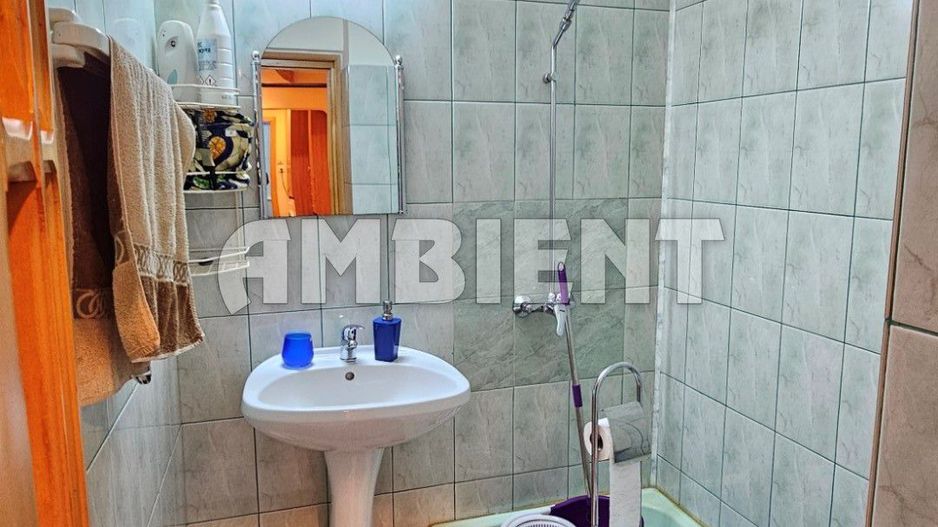 Apartament cu 4 camere, mobilat și utilat, zona TRAIAN; - Poză 9