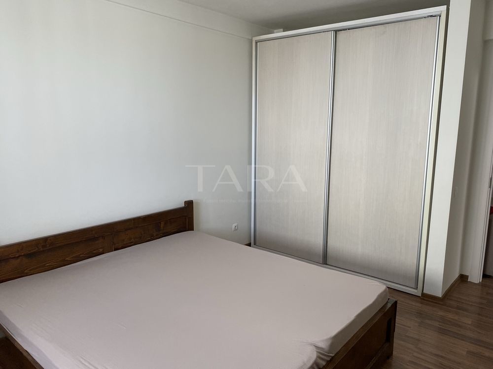 Apartament cu 3 camere, renovat, două balcoane, parcare, zona Teilor. - Poză 4