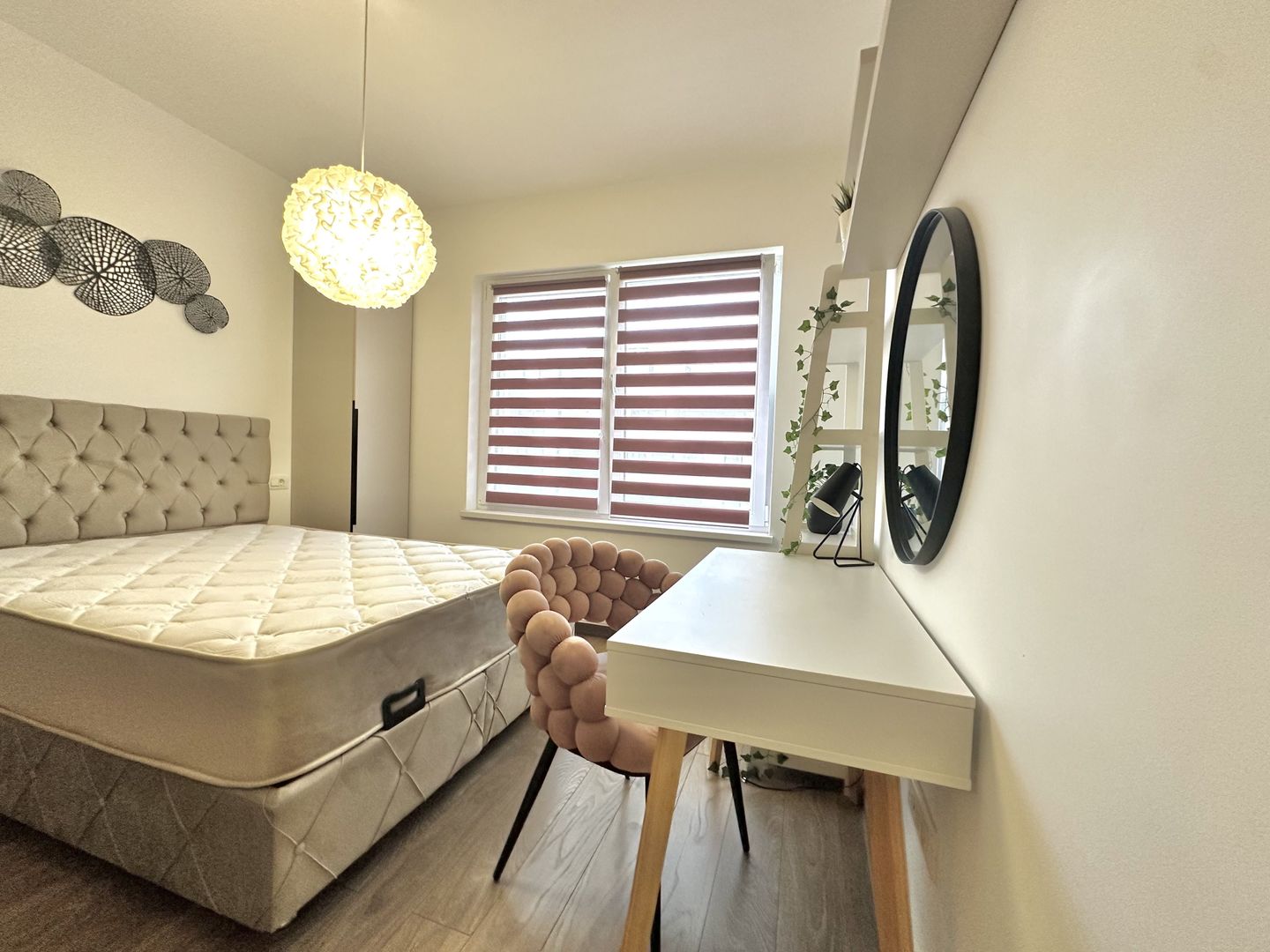 Penthouse modern de inchiririere cu 3 camere, terasă 80 mp zona Coresi - Poză 9