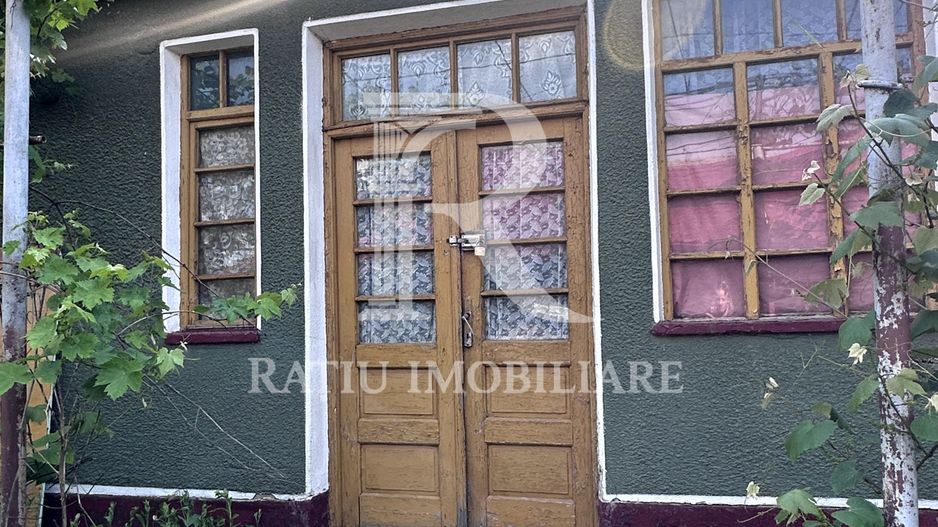 Casa cu anexe si pivniță | Teren intravilan generos | Sannicolau Roman - Poză 13