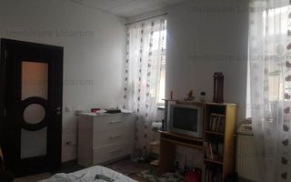 Corp de casa Blumana, zona str Lunga,curte,pod,beci. - Poză 2