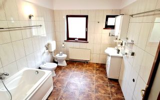 Oferim spre inchiriere, casa deosebi cu 4 camere,2 garaje,zona Soarelui-Braytim - Poză 8