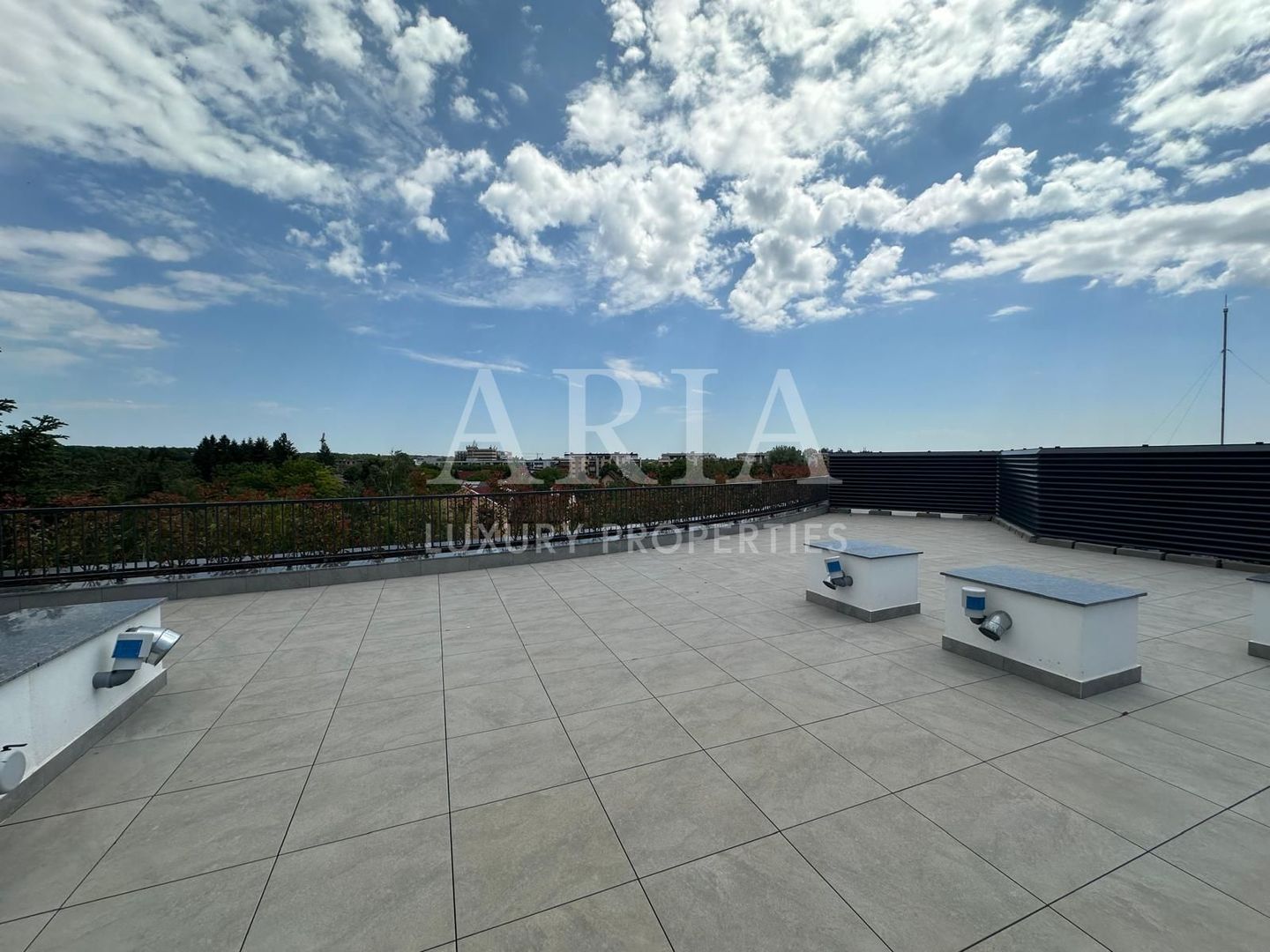 Penthouse superb -  vedere către pădure - Poză 8