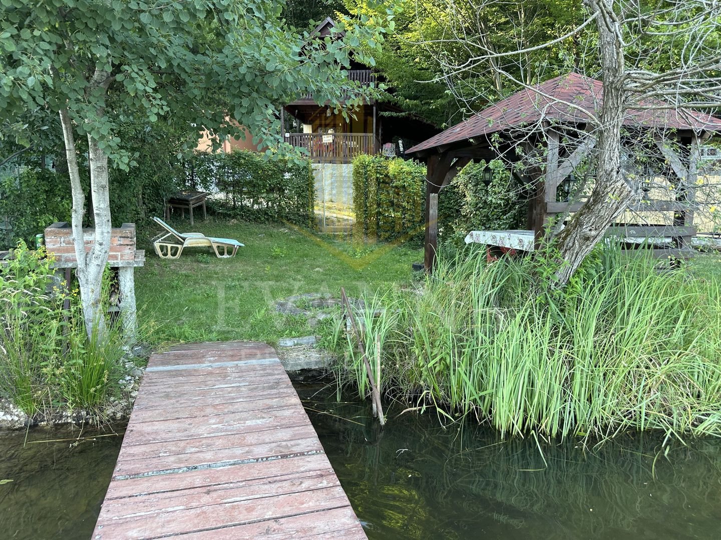 Cabana de vanzare - Lacul Mujdeni - Poză 9