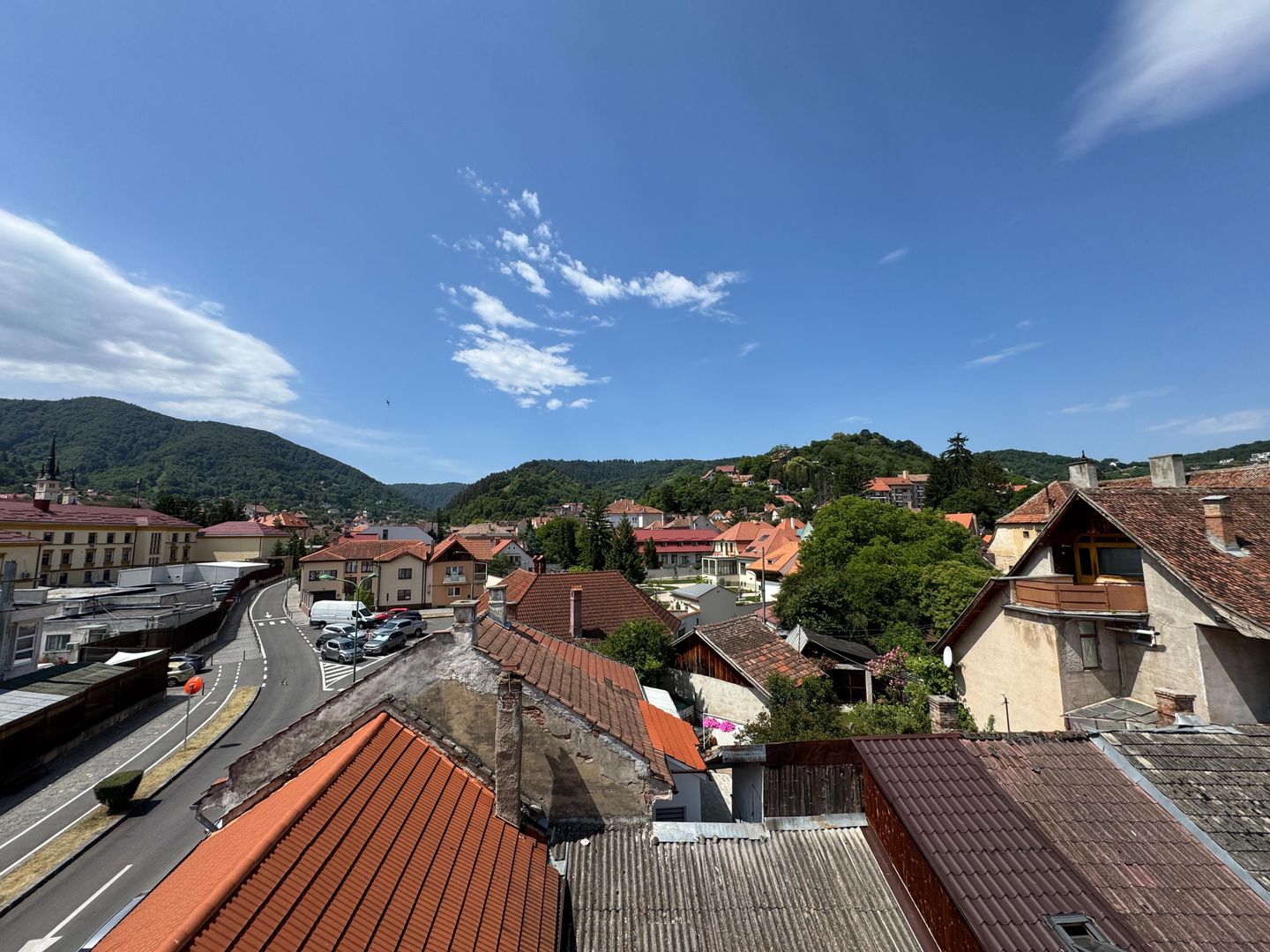 Casă în centrul istoric al Brașovului – 2 intrări, curte comună - Poză 24