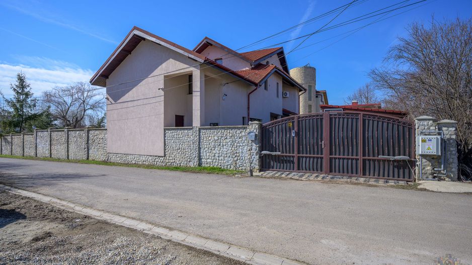 Vila cu design spectaculos, tehnologie smart & lifestyle complet - Poză 61