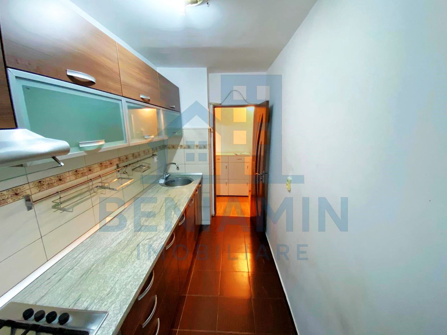 Apartament 3 camere Craiovita, etaj 3, teava de gaze - Poză 4