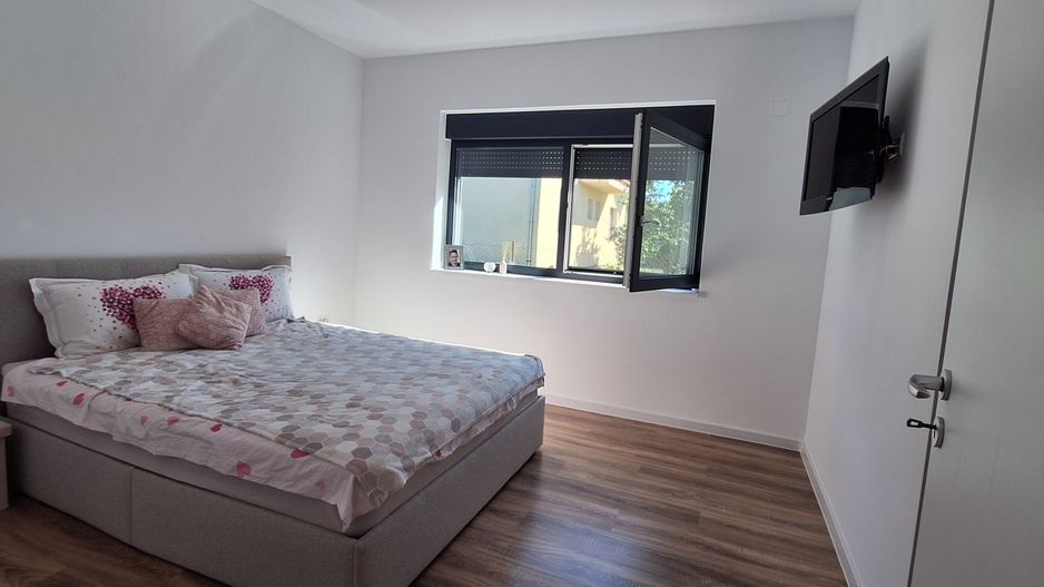 Casa individuala parter cu garaj - Dumbravita - Poză 14