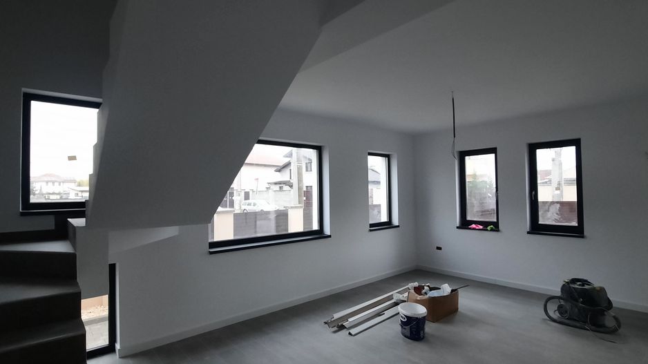 Duplex la cheie despartit prin garaj - Poză 8