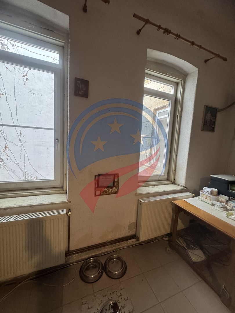 Casă ultracentrală, stradală – ideală pentru birouri sau spațiu comercial - Poză 5