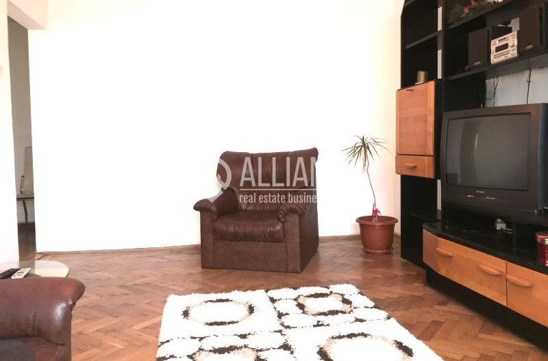 GARA-ABATOR- Apartament de 3 camere foarte spatios si luminos! - Poză 4