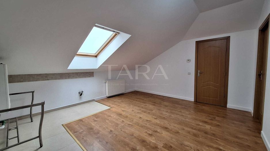 Apartament cu 4 camere tip mansardă,  Floresti. - Poză 2