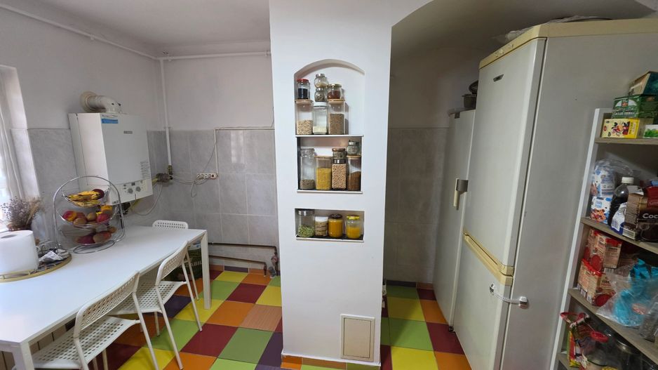 Vand apartament cu 4 camere aproape de centru - Poză 4