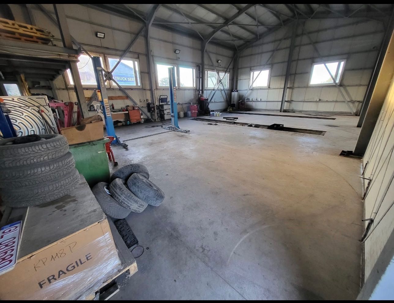 Hala zona Metro - Poză 3