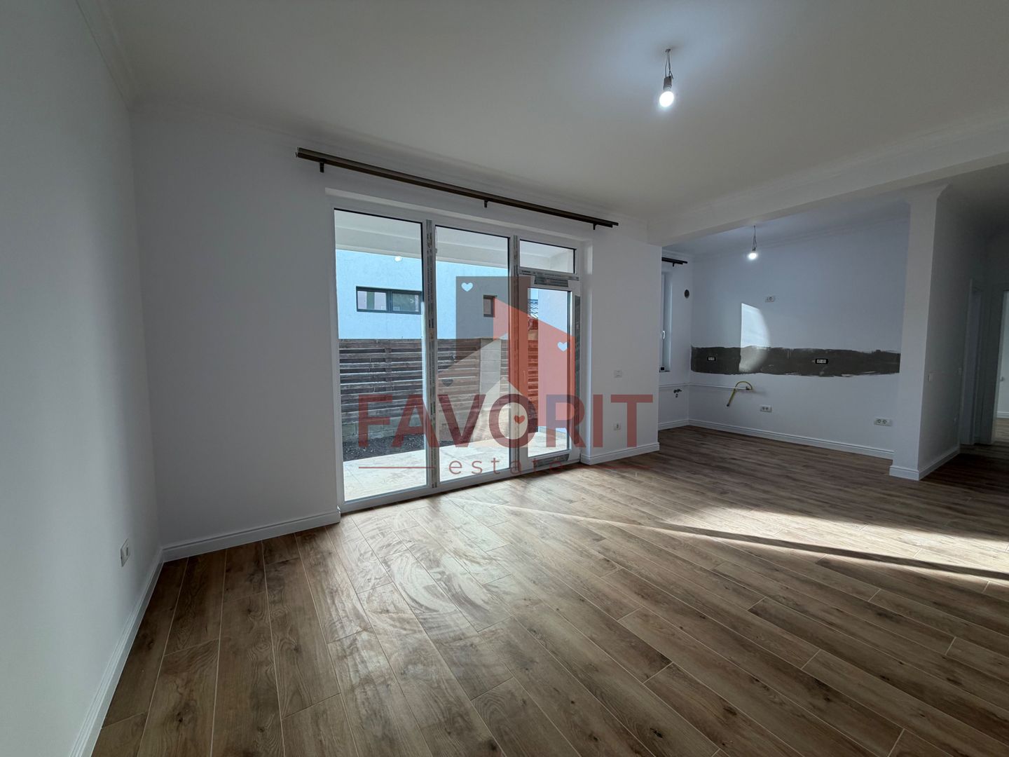 Cu gradina proprie 71mp. . Zona Cora . Finisat la cheie - Poză 8