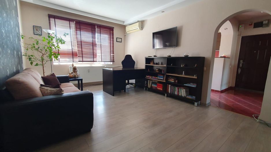 De vanzare apartament 3 camere Dristor-Baba Novac - Poză 6