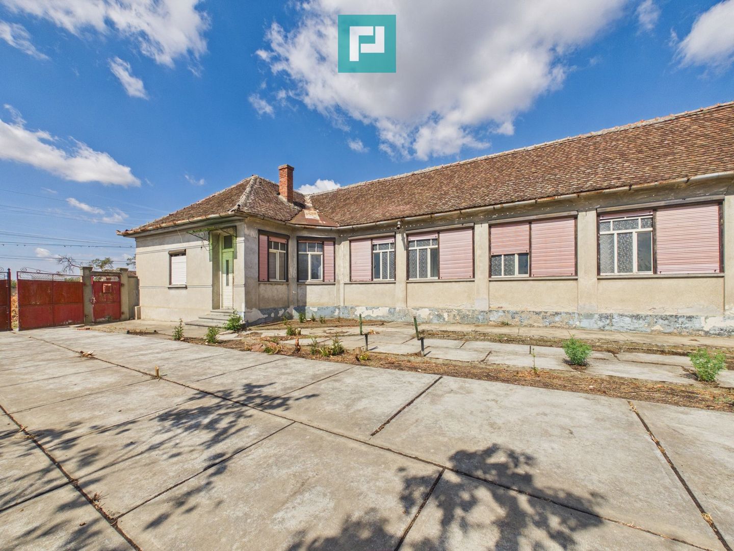 Casă cu potențial și teren 1.440 mp  - Sântana - Poză 3