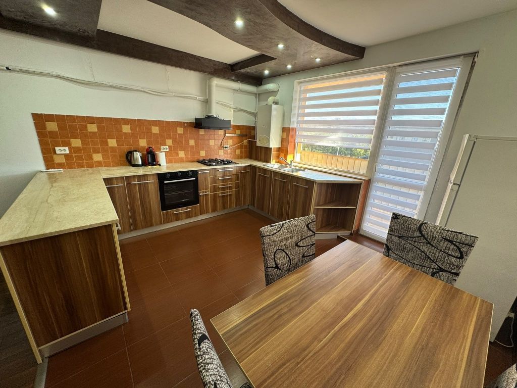 Apartament spațios și luminos, 3 camere - Poză 1