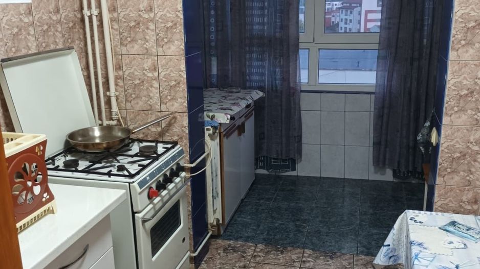 apartament 3 camere decomandat,metrou  zona Trapezului - Poză 2
