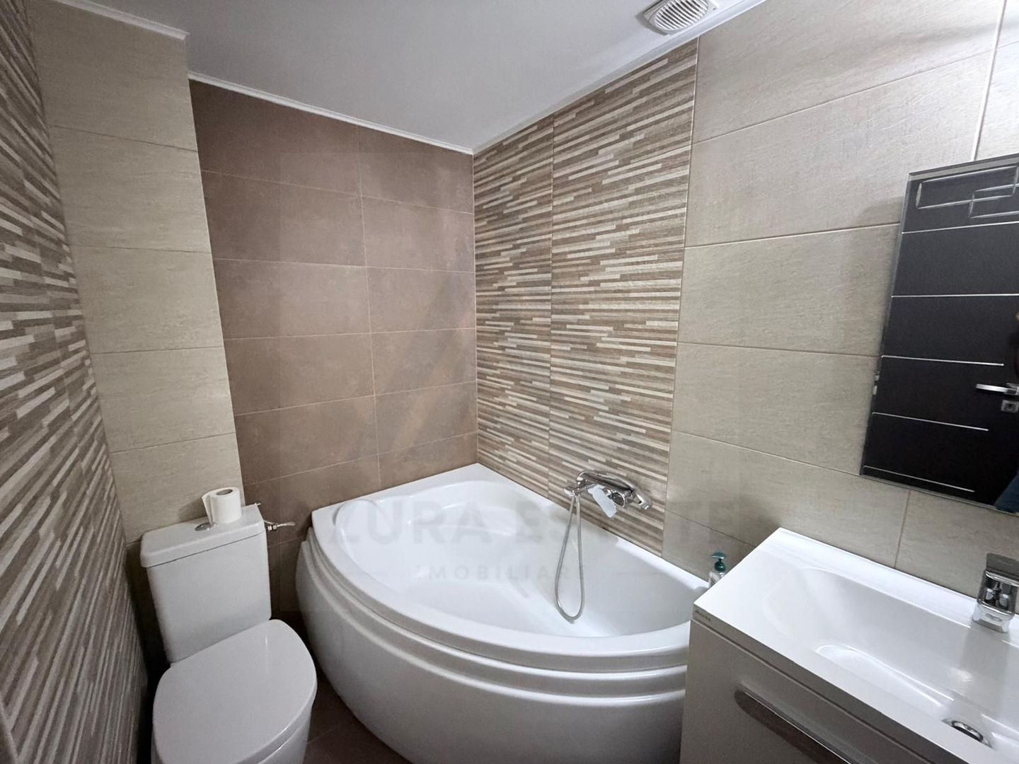 Apartament modern 80 mp  3 camere 2 balcoane  zona Doamna Stanca - Poză 10
