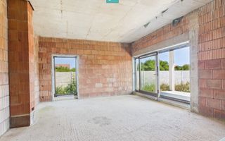 Casă la roșu  pe parter - Moșnița Veche - Poză 4