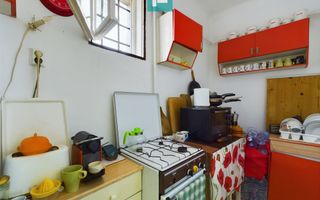 Apartament la casă cu 4 camere în Pârneava - Poză 3