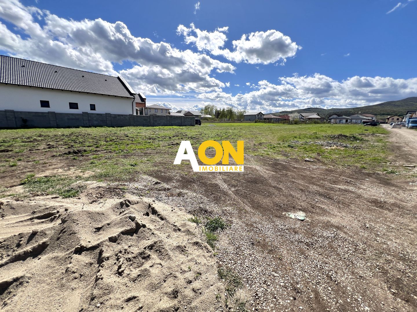 Teren de vanzare cu toate utilitatile, 20ml deschidere - Poză 1