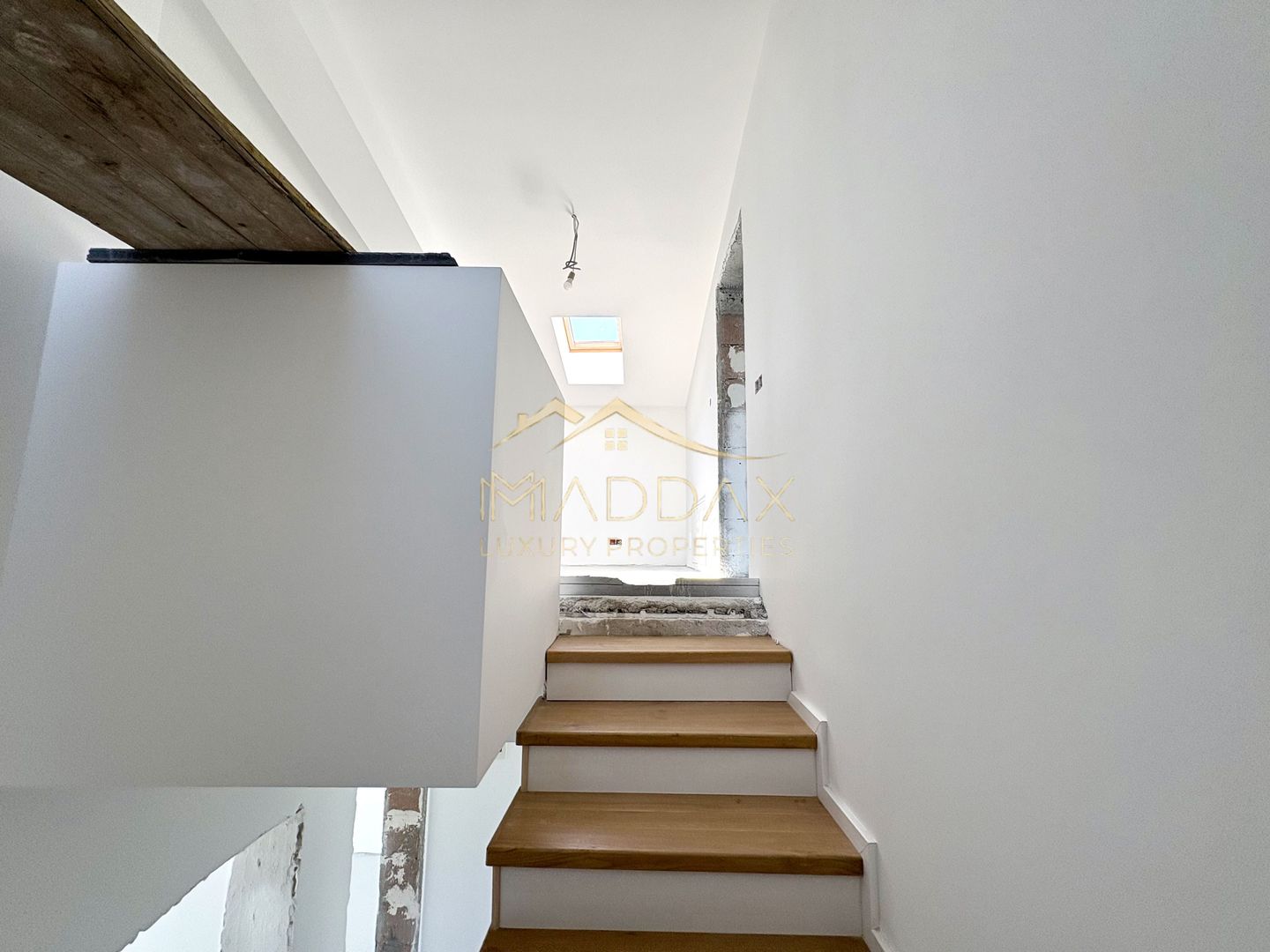 Vila Premium cu 6 camere Tunari  P+1+M ~ Exclusivitate - Poză 48
